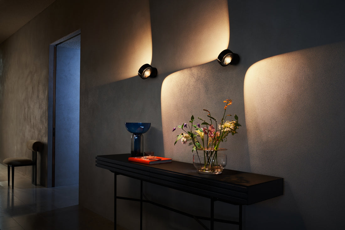 Occhio Sento verticale wall luminaires in a modern corridor