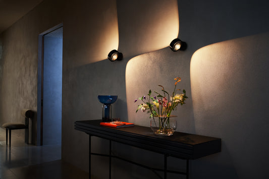 Occhio Sento verticale wall luminaires in a modern corridor